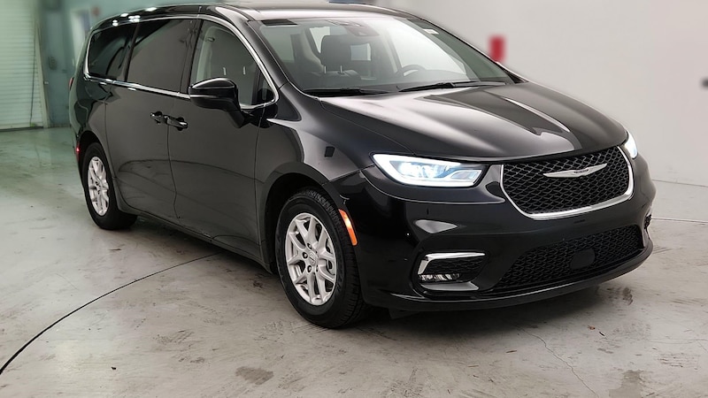 2023 Chrysler Pacifica Touring L Hero Image