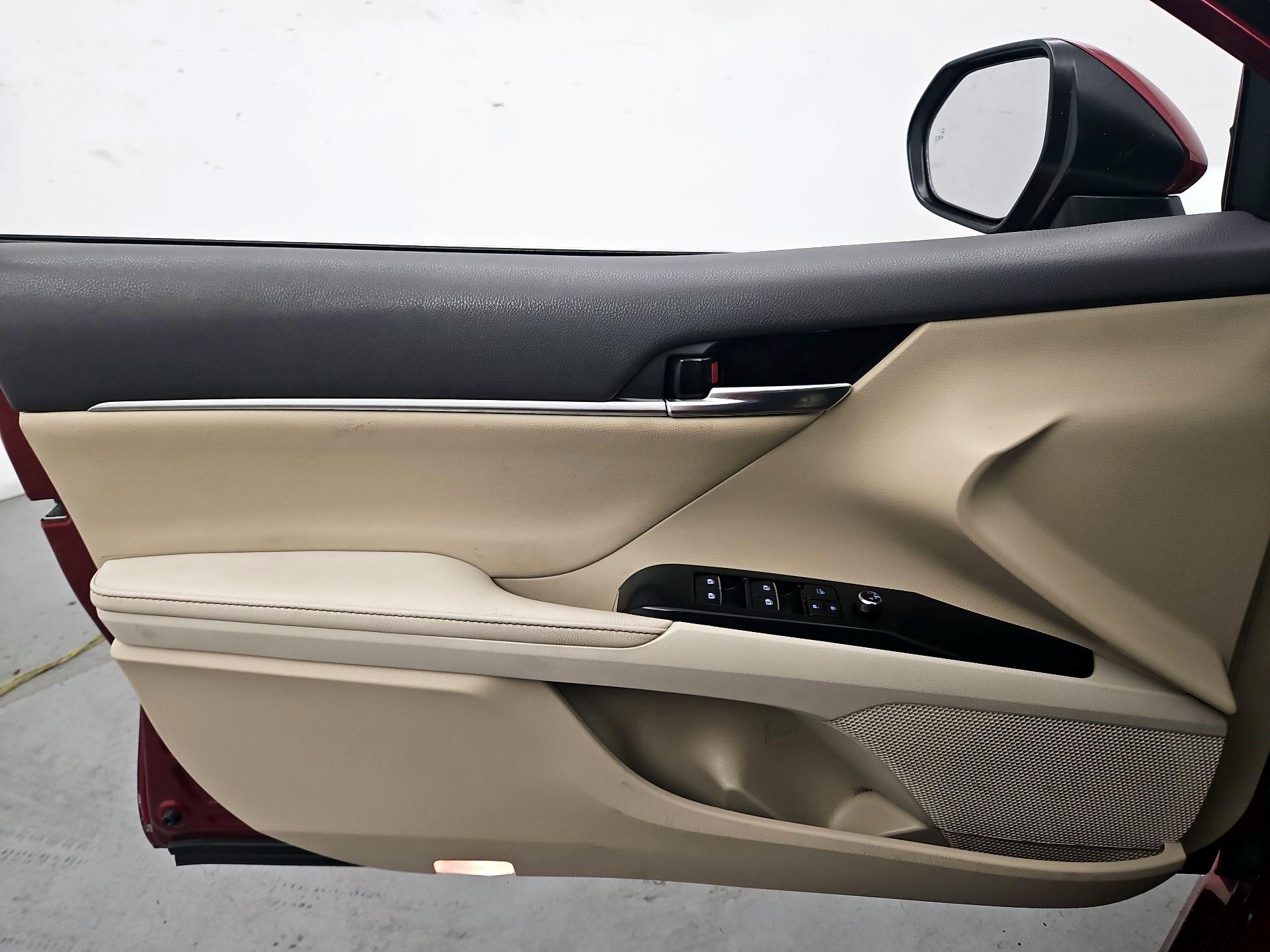 Thumbnail: 2020 Toyota Camry - 12