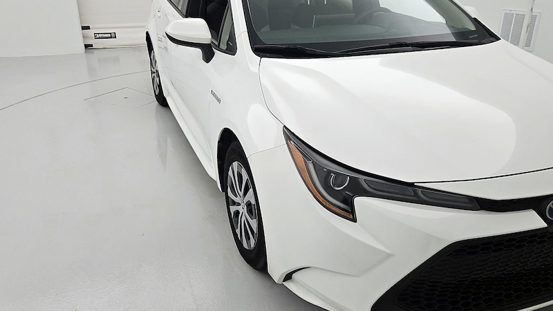 2020 Toyota Corolla LE Hero Image