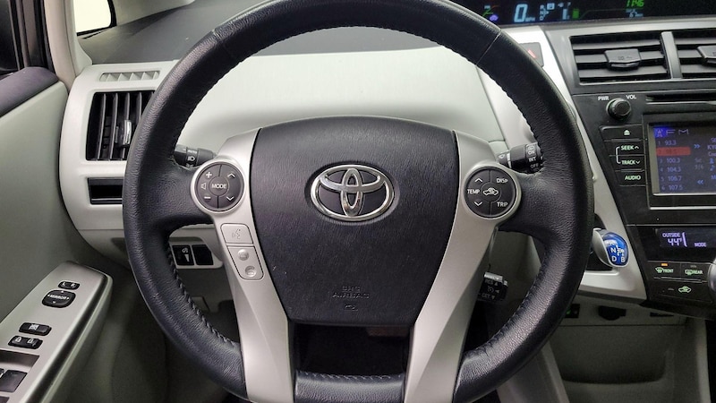 2013 Toyota Prius v Five 10