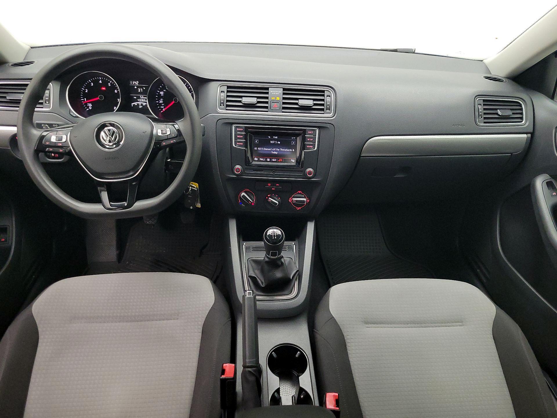 Thumbnail: 2017 Volkswagen Jetta - 9