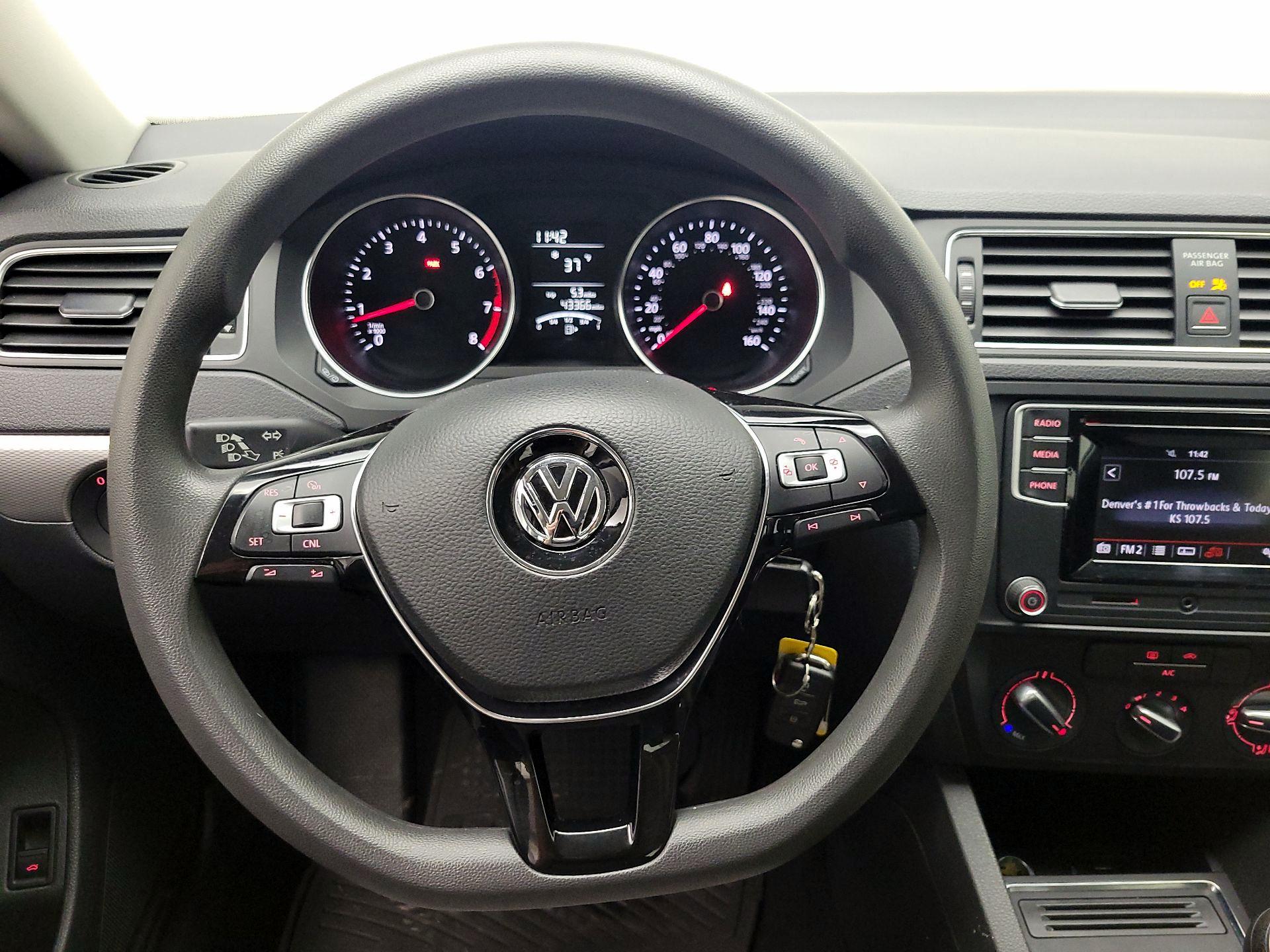 Thumbnail: 2017 Volkswagen Jetta - 10