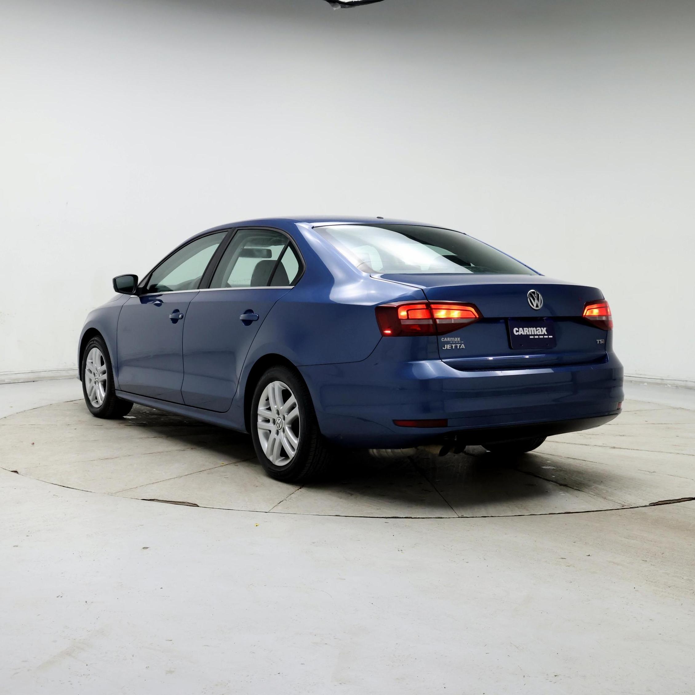 Thumbnail: 2017 Volkswagen Jetta - 2
