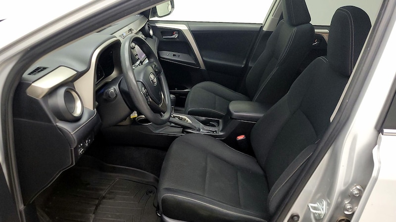 2014 Toyota RAV4 XLE 11