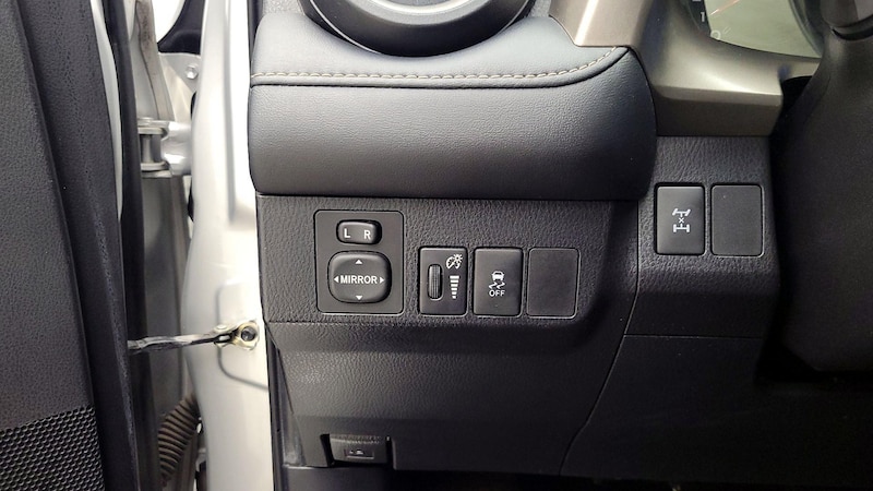 2014 Toyota RAV4 XLE 13