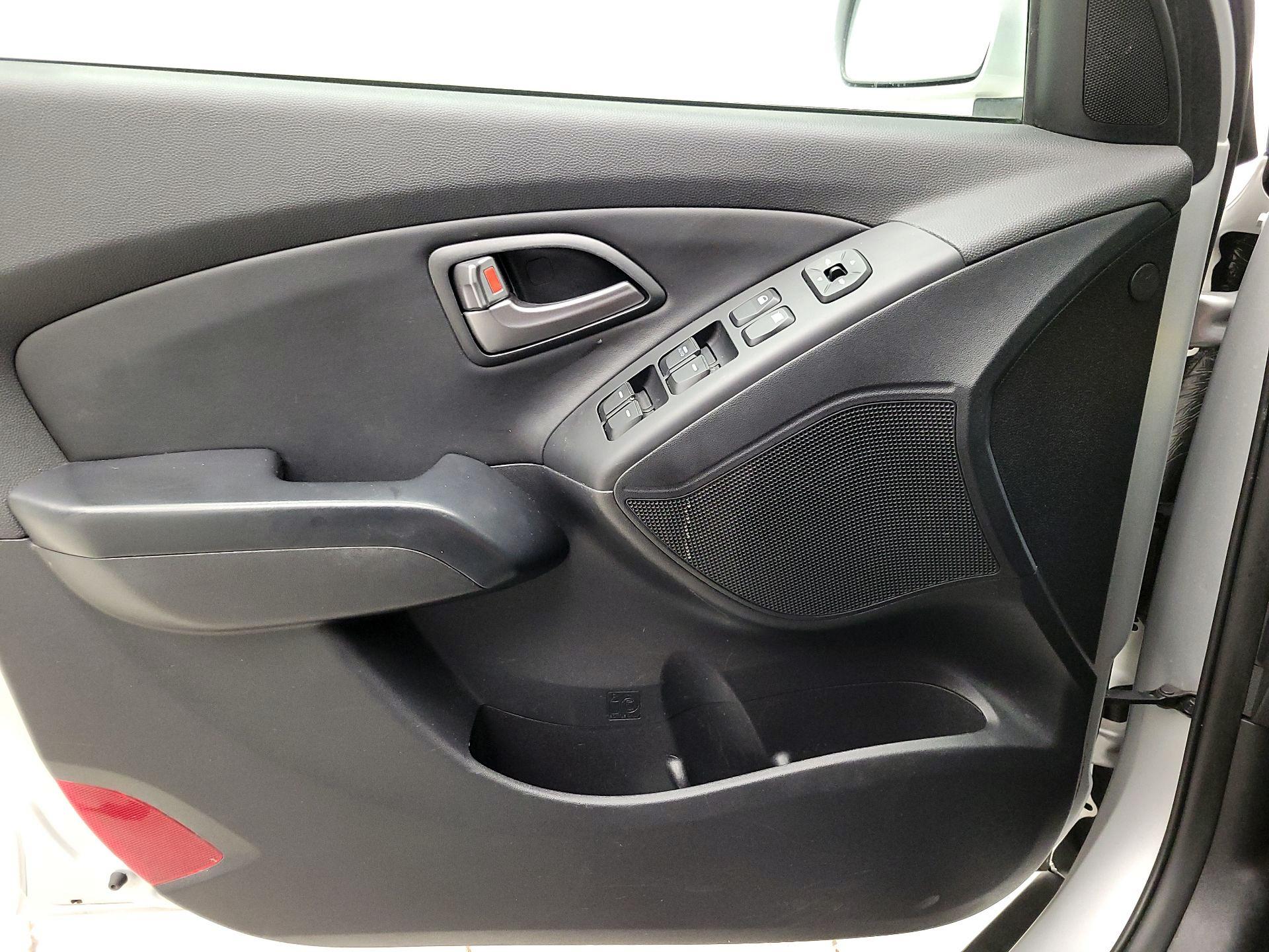 Thumbnail: 2015 Hyundai Tucson - 12