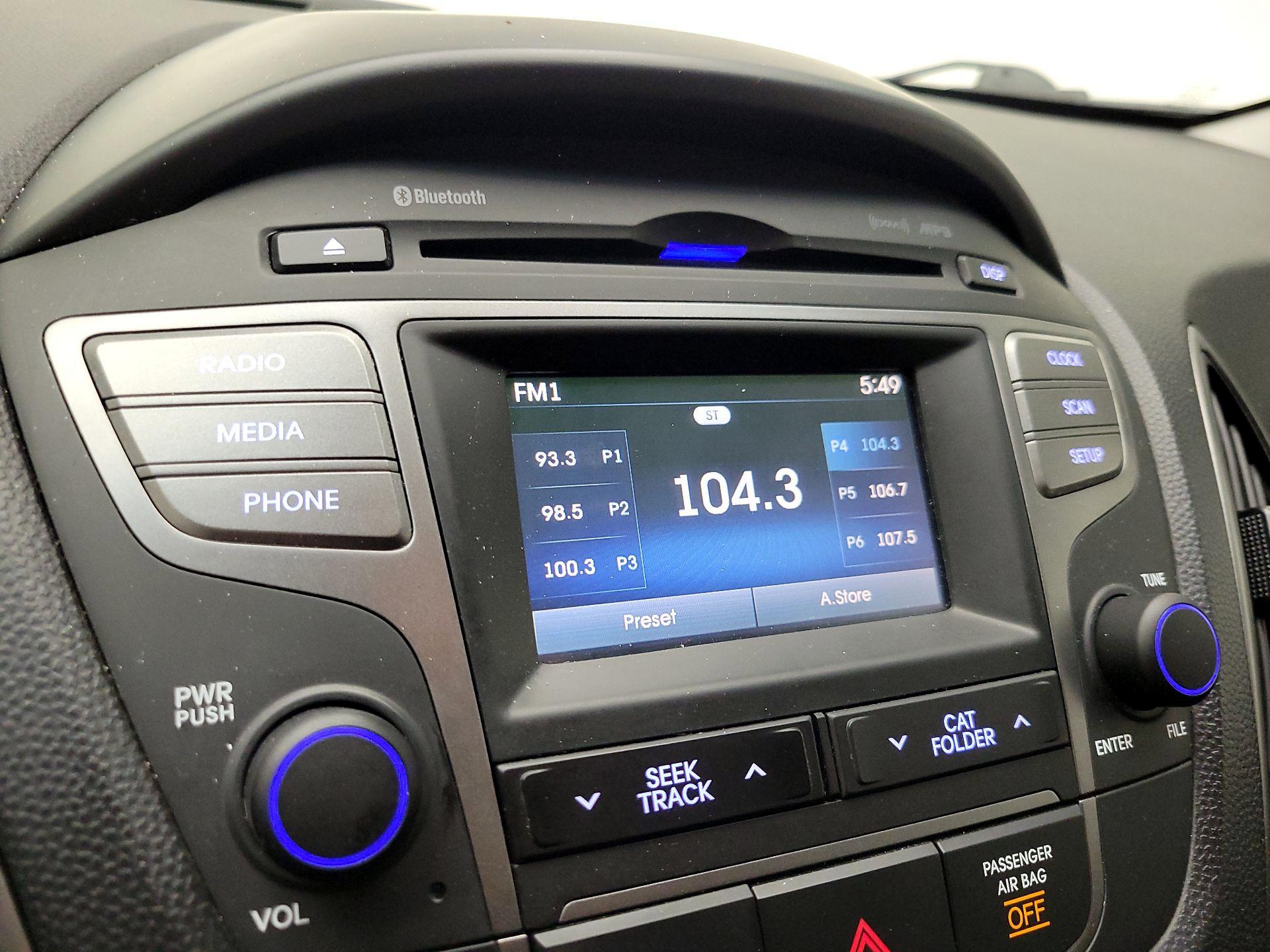 Thumbnail: 2015 Hyundai Tucson - 15