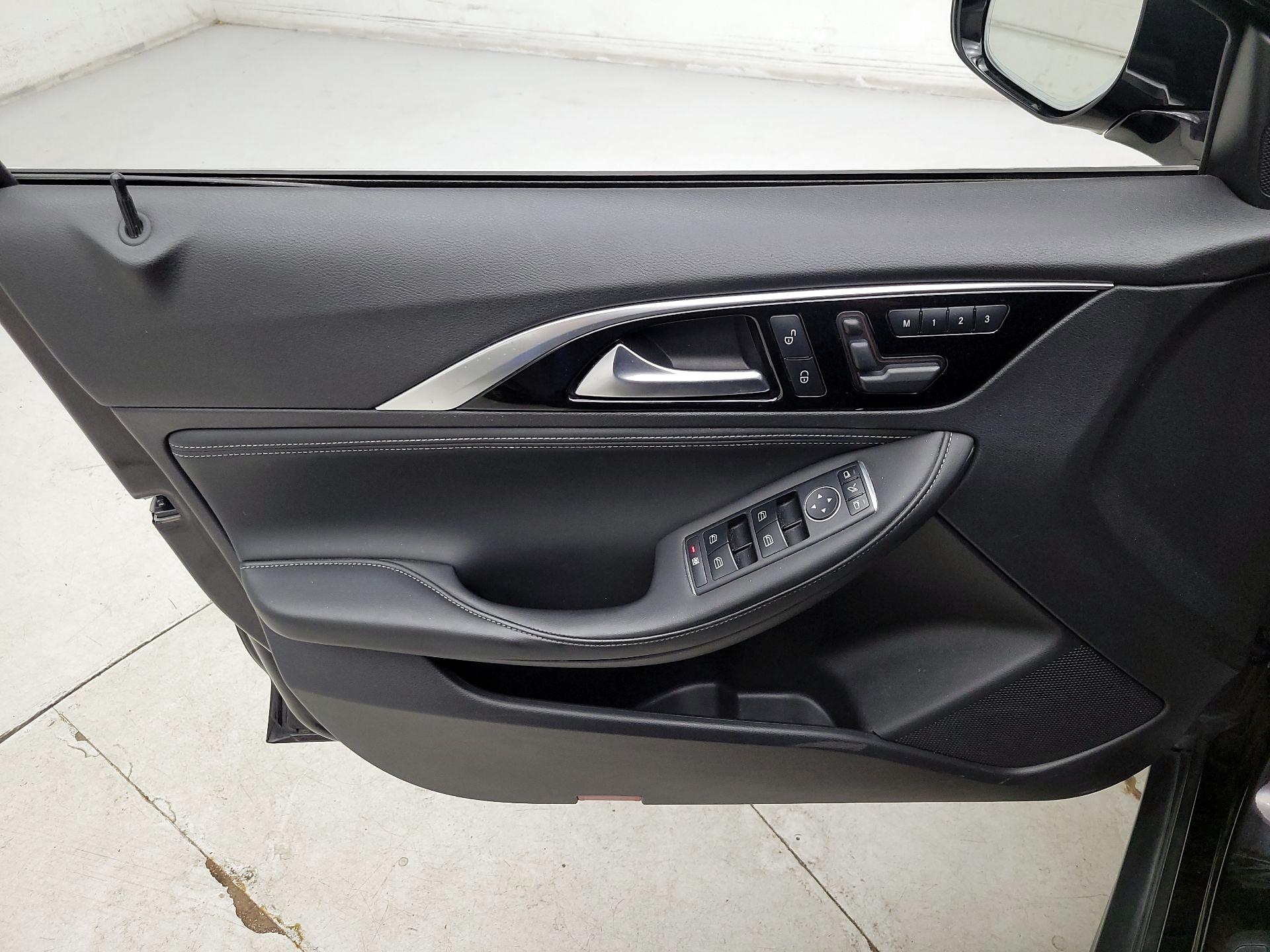 Thumbnail: 2018 INFINITI QX30 - 12