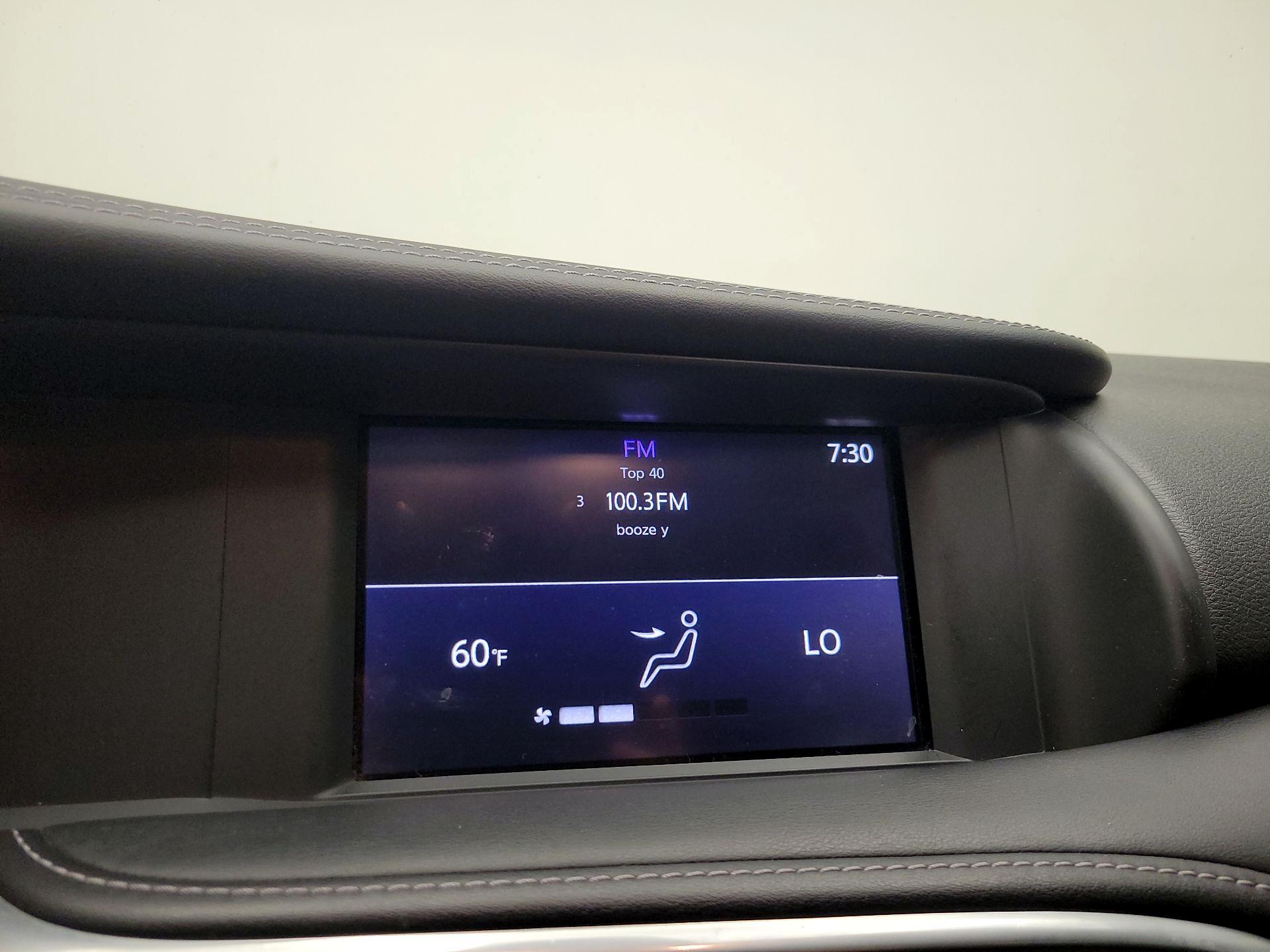 Thumbnail: 2018 INFINITI QX30 - 15
