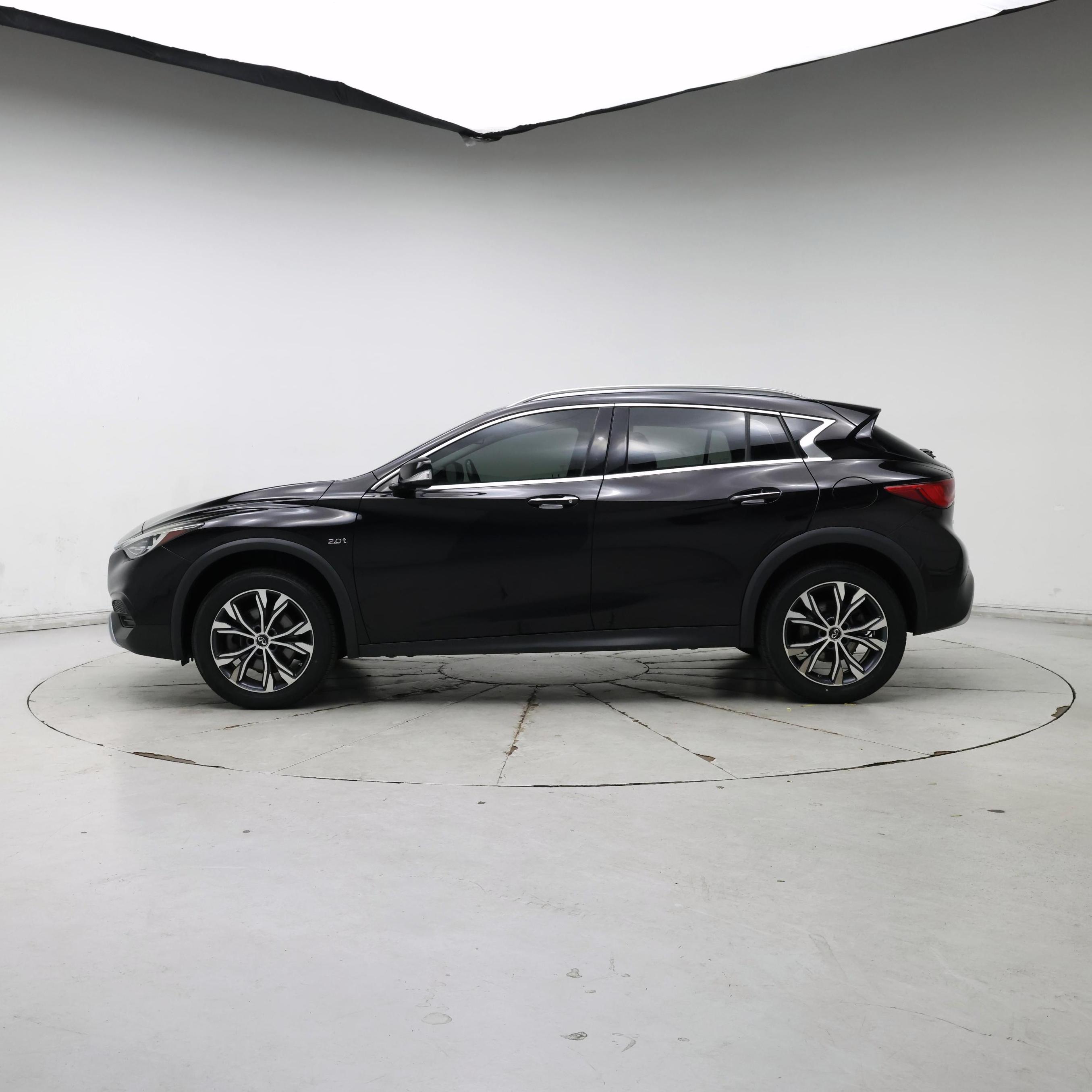 Thumbnail: 2018 INFINITI QX30 - 3