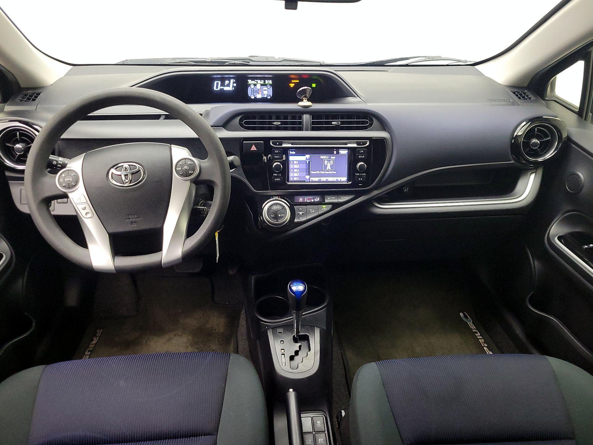 Thumbnail: 2015 Toyota Prius c - 9