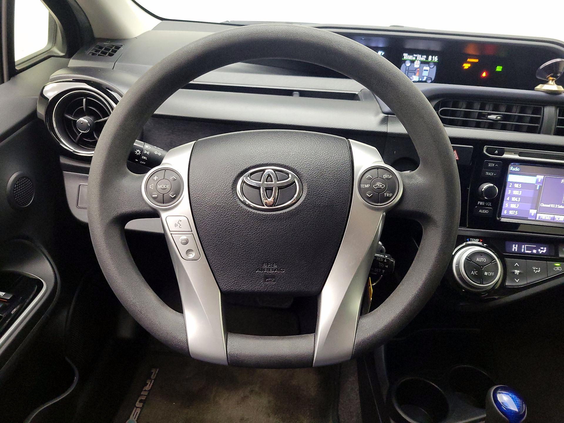 Thumbnail: 2015 Toyota Prius c - 10