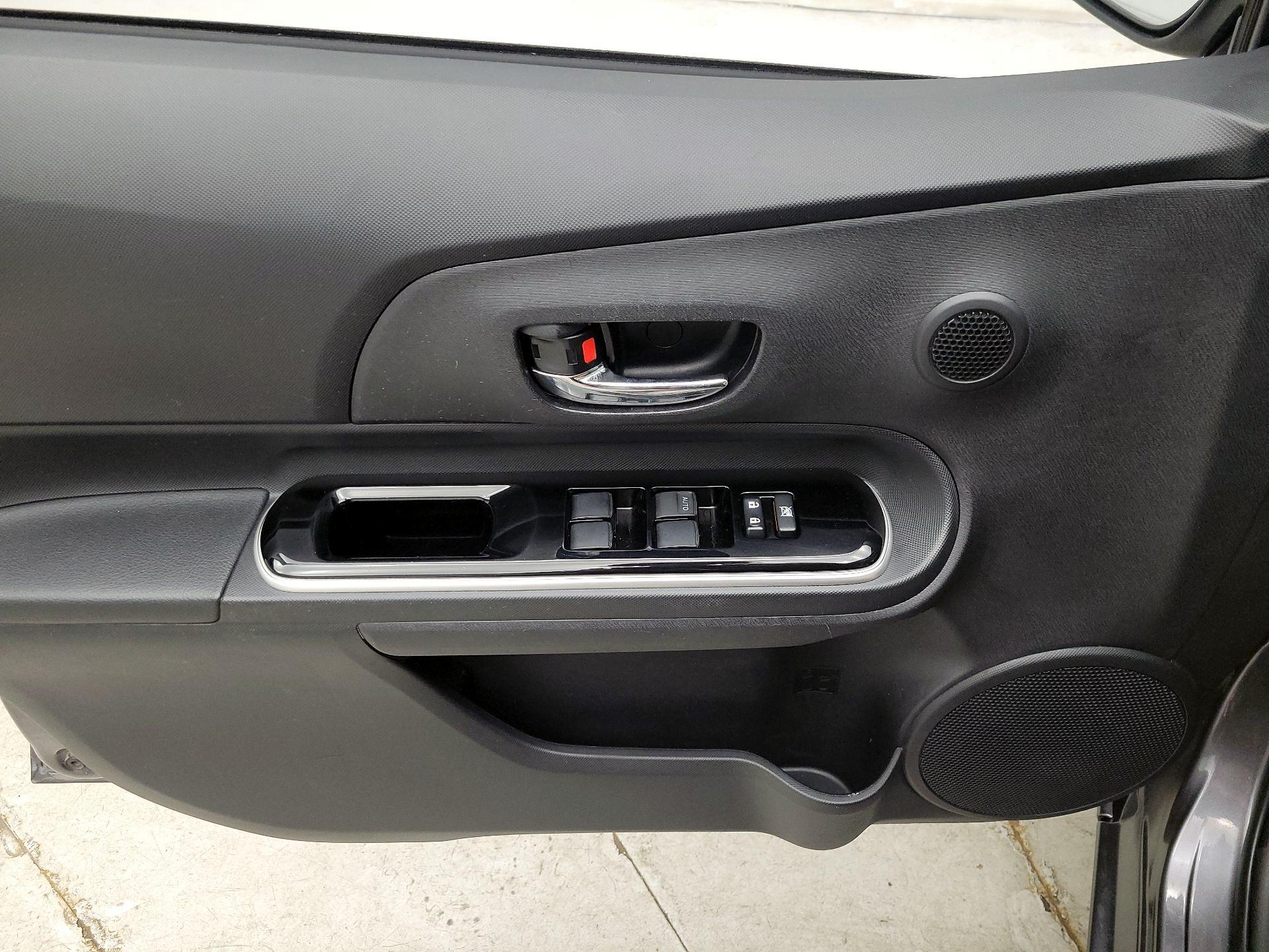 Thumbnail: 2015 Toyota Prius c - 12