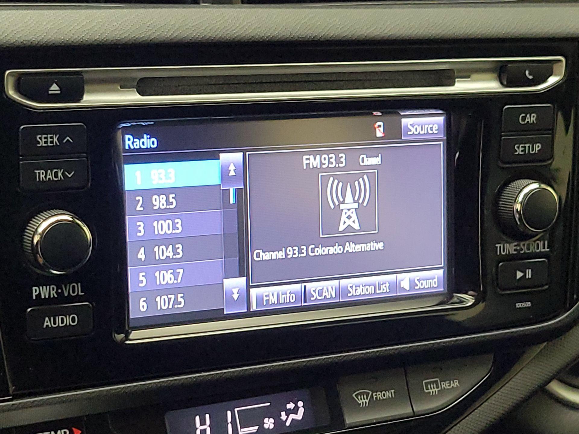 Thumbnail: 2015 Toyota Prius c - 14