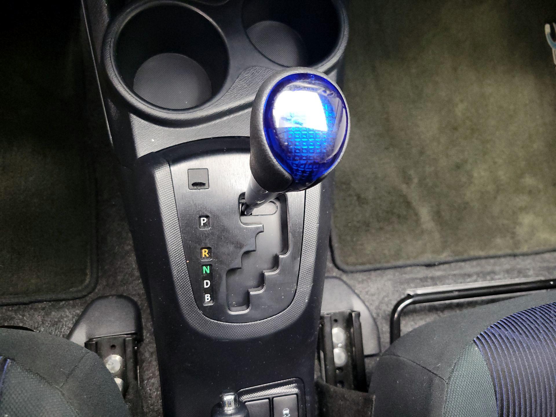 Thumbnail: 2015 Toyota Prius c - 17