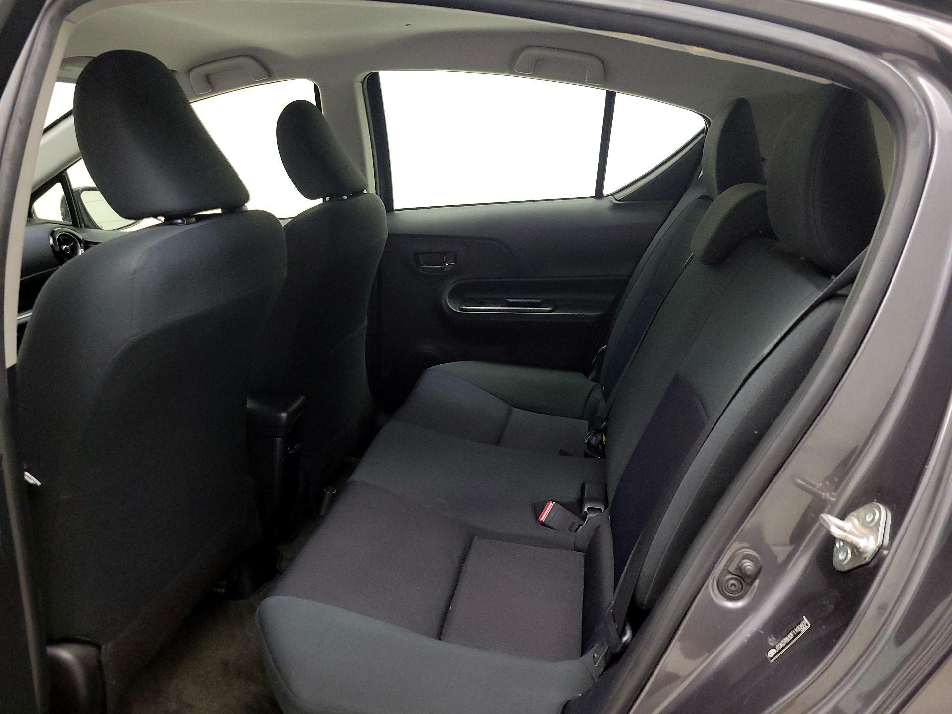 Thumbnail: 2015 Toyota Prius c - 18