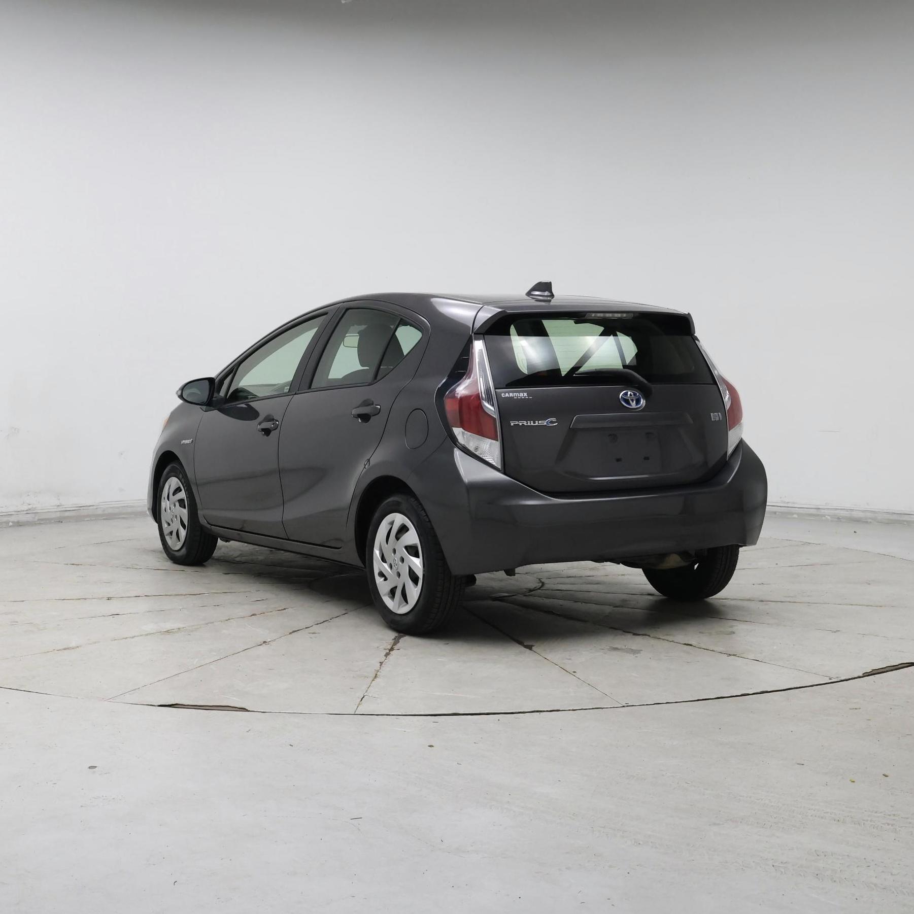 Thumbnail: 2015 Toyota Prius c - 2