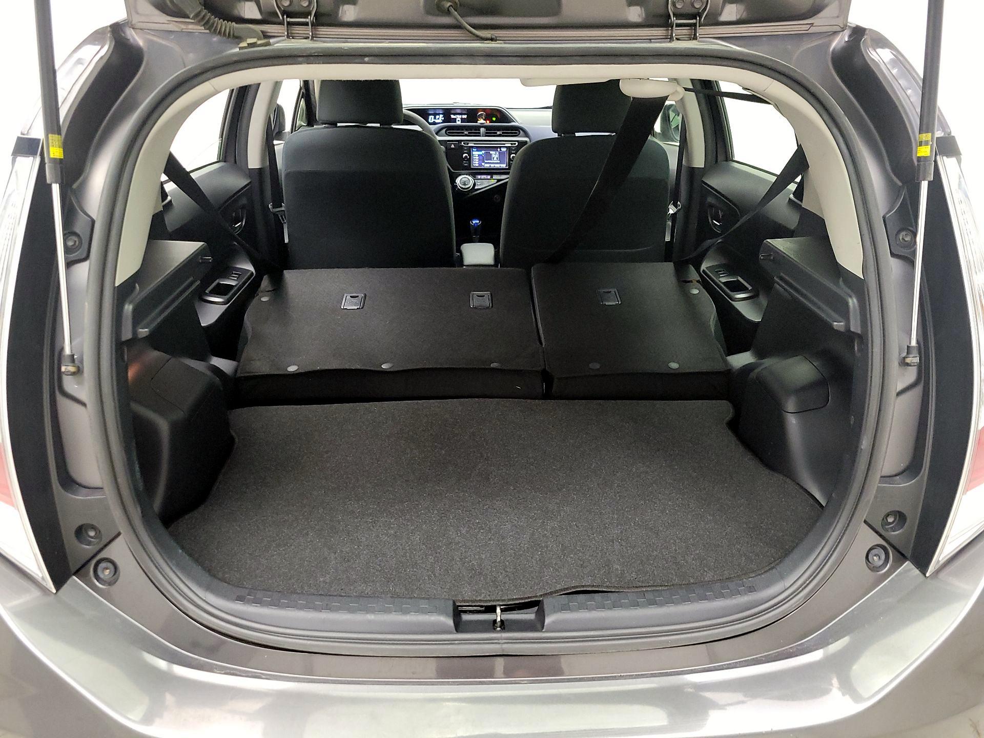 Thumbnail: 2015 Toyota Prius c - 20