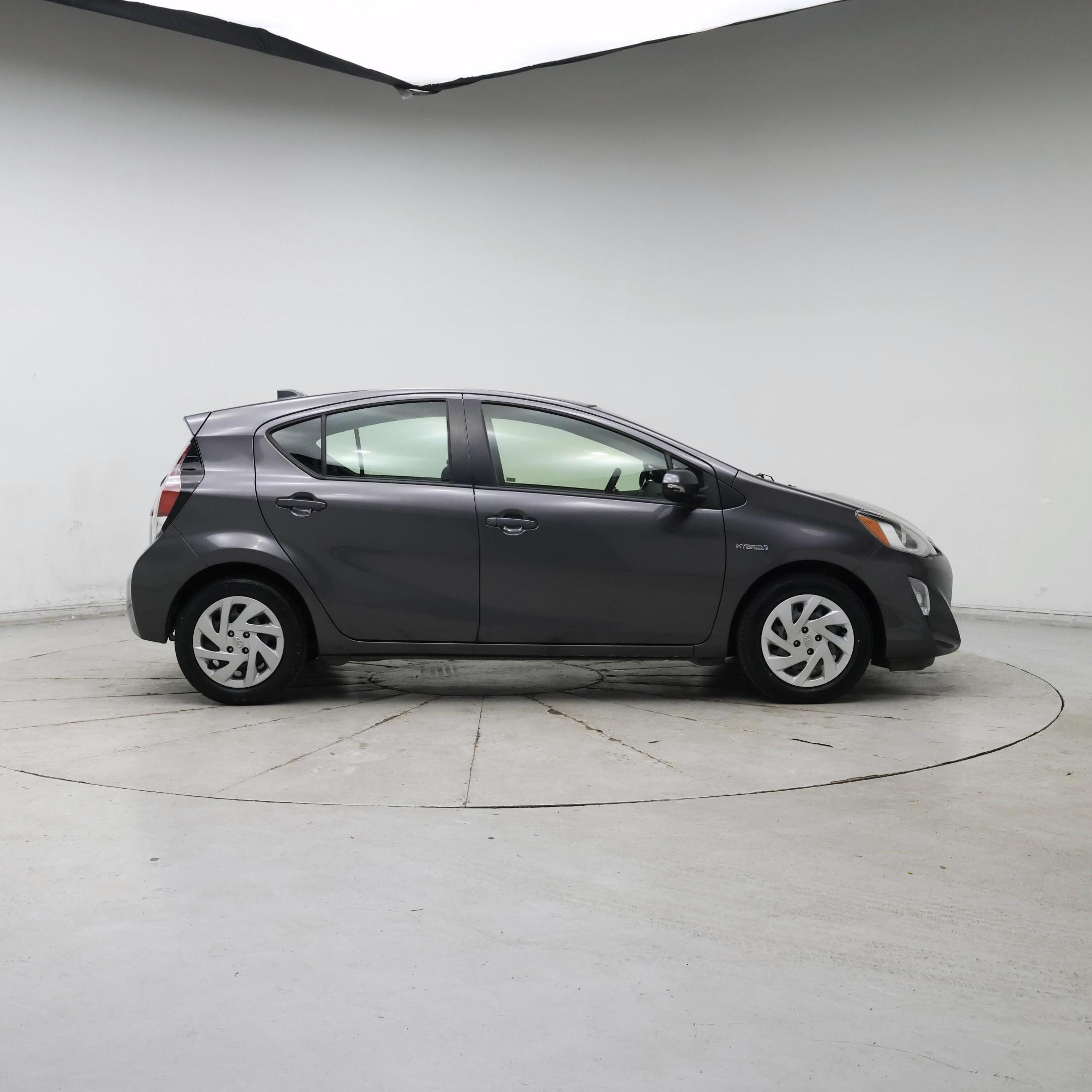 Thumbnail: 2015 Toyota Prius c - 7