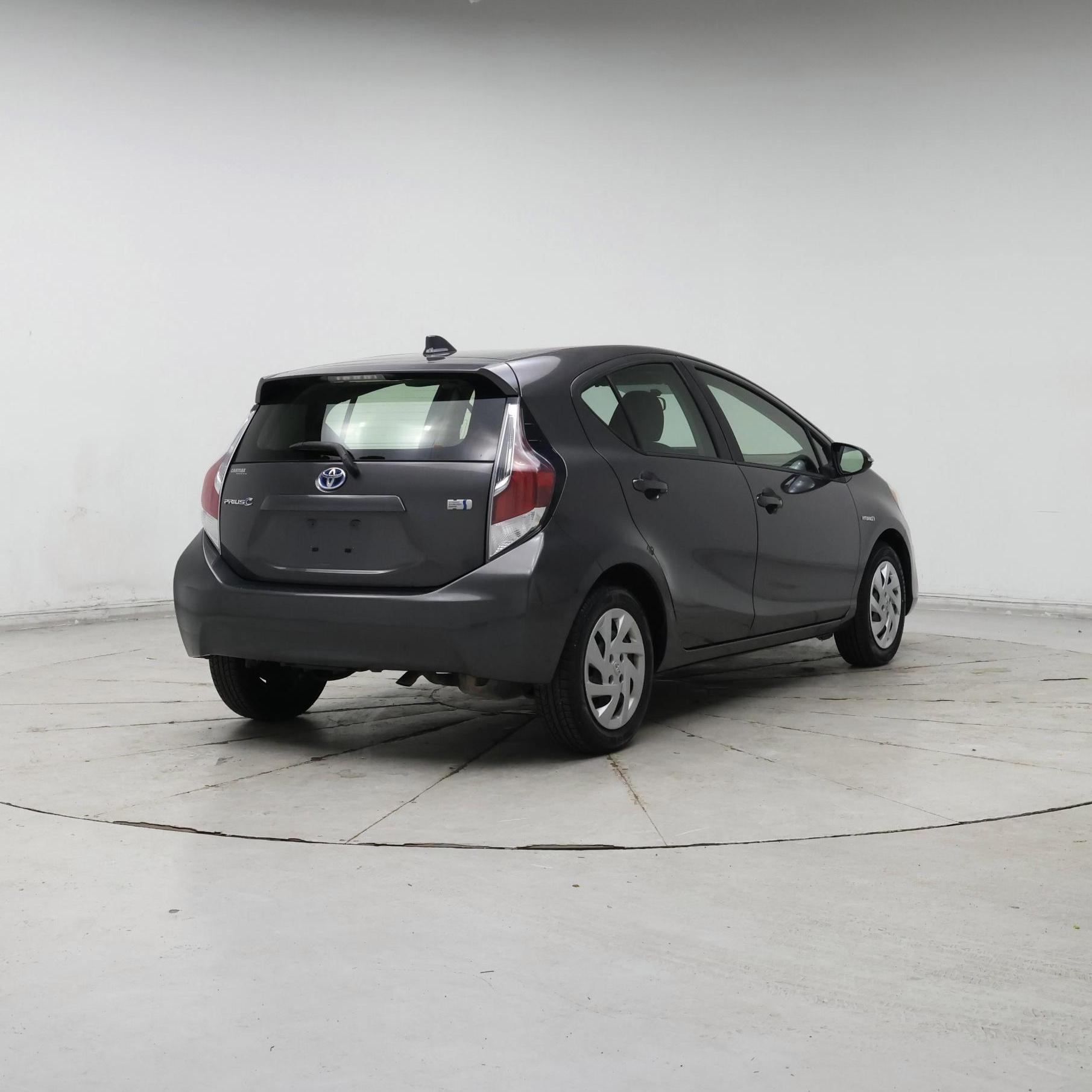 Thumbnail: 2015 Toyota Prius c - 8