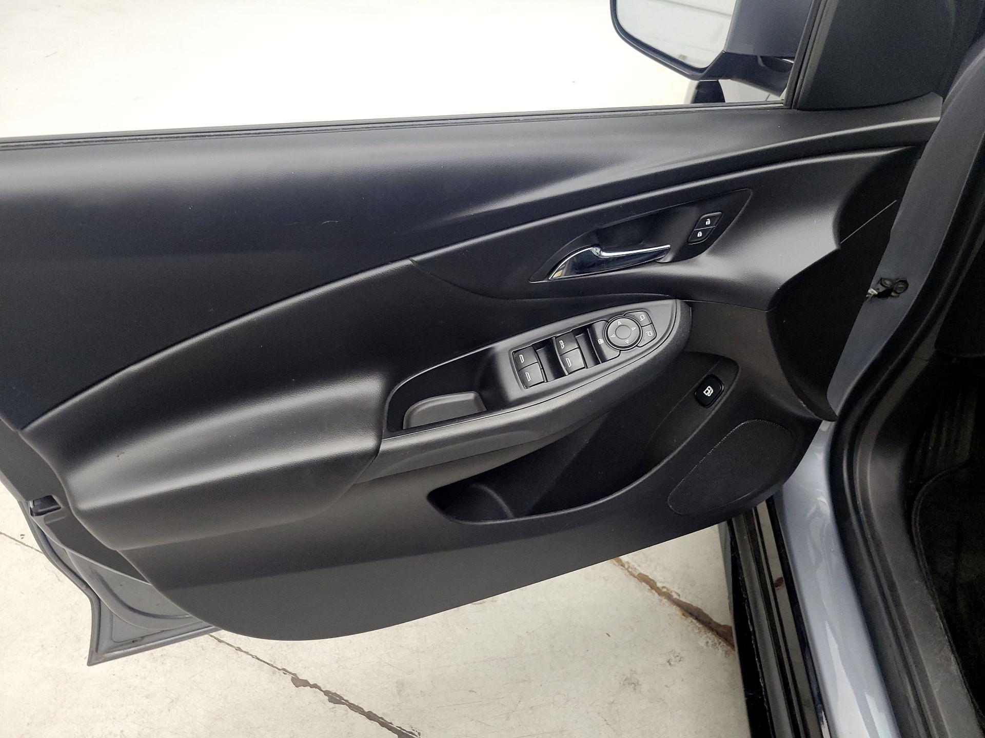 Thumbnail: 2019 Chevrolet Volt - 12