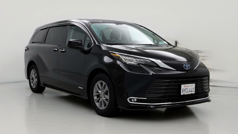 2021 Toyota Sienna XLE Hero Image