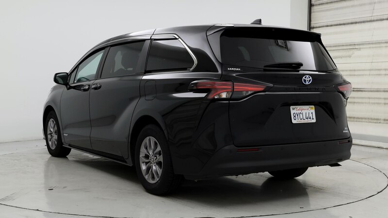 2021 Toyota Sienna XLE 2