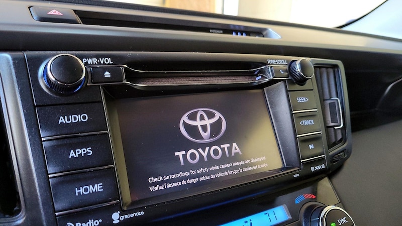 2017 Toyota RAV4 XLE 15