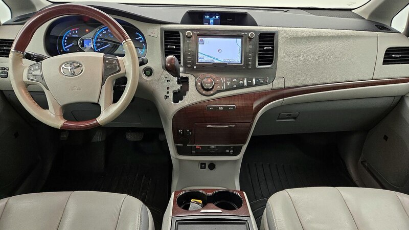 2014 Toyota Sienna Limited 9