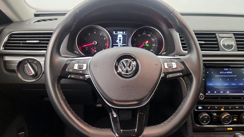 2017 Volkswagen Passat SE 10