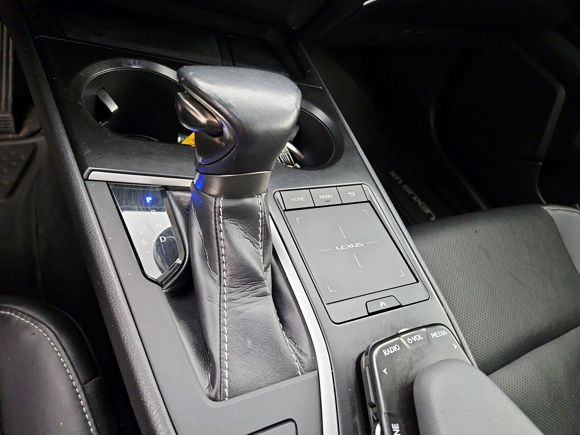 Thumbnail: 2019 Lexus UX - 17