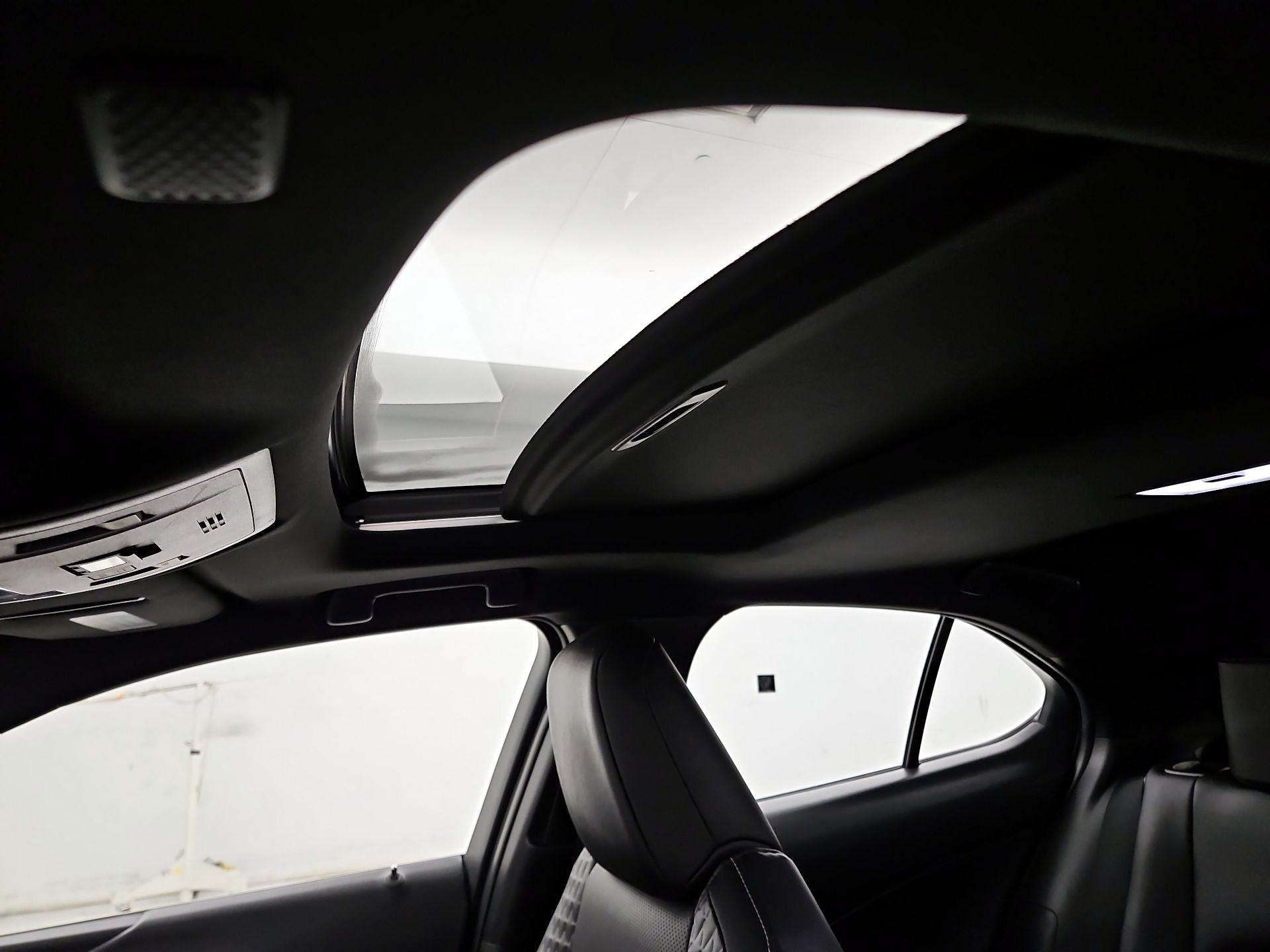 Thumbnail: 2019 Lexus UX - 18