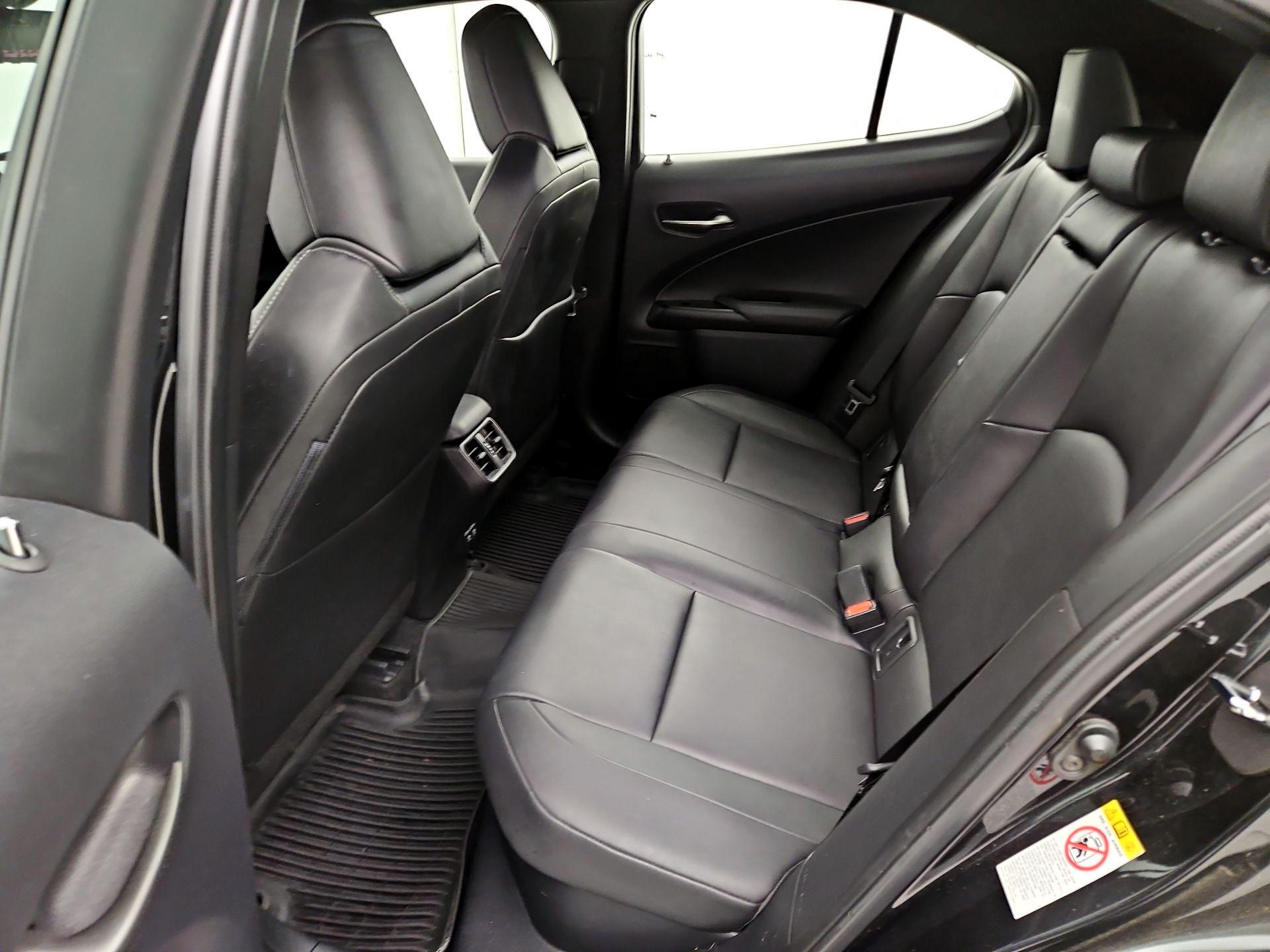 Thumbnail: 2019 Lexus UX - 19