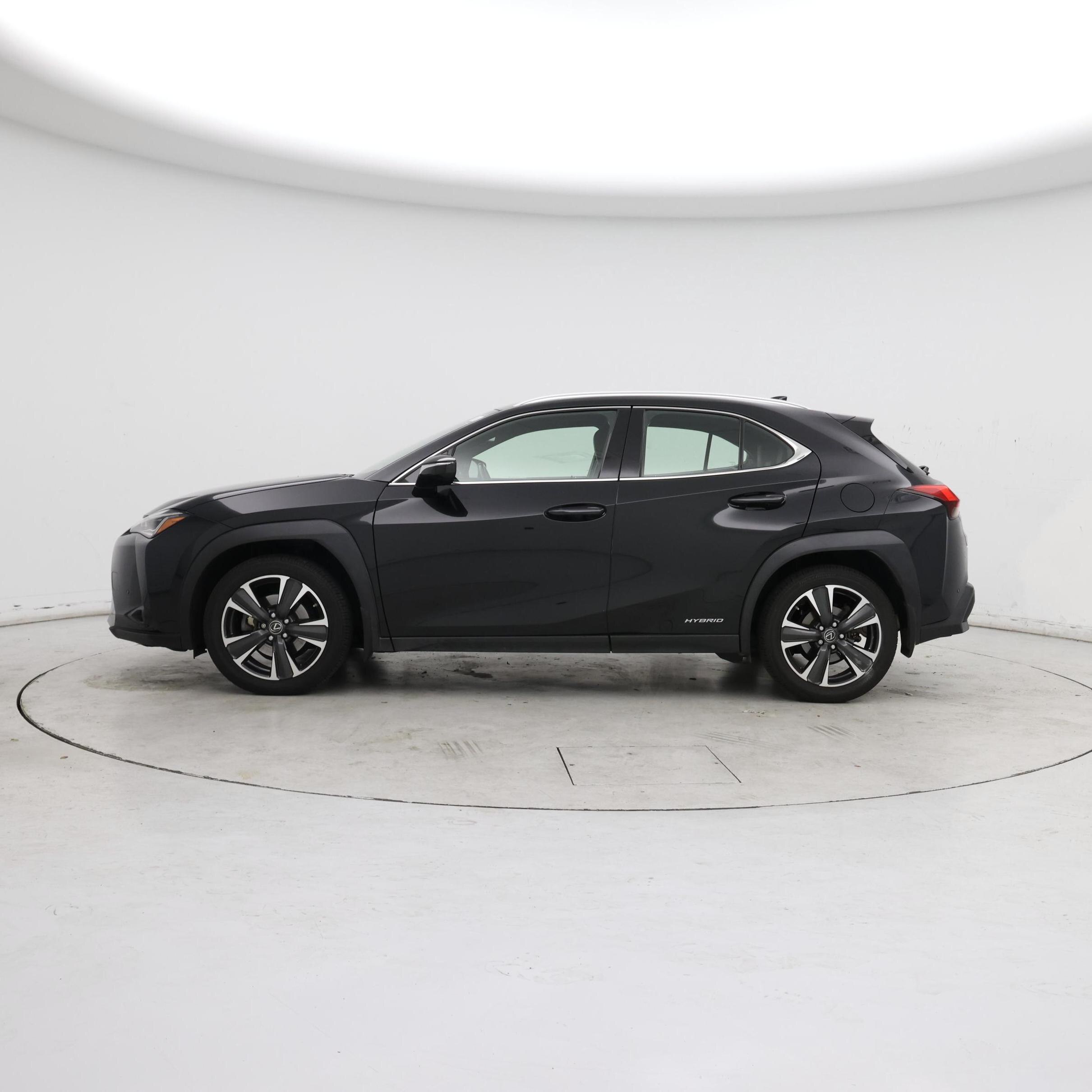 Thumbnail: 2019 Lexus UX - 3