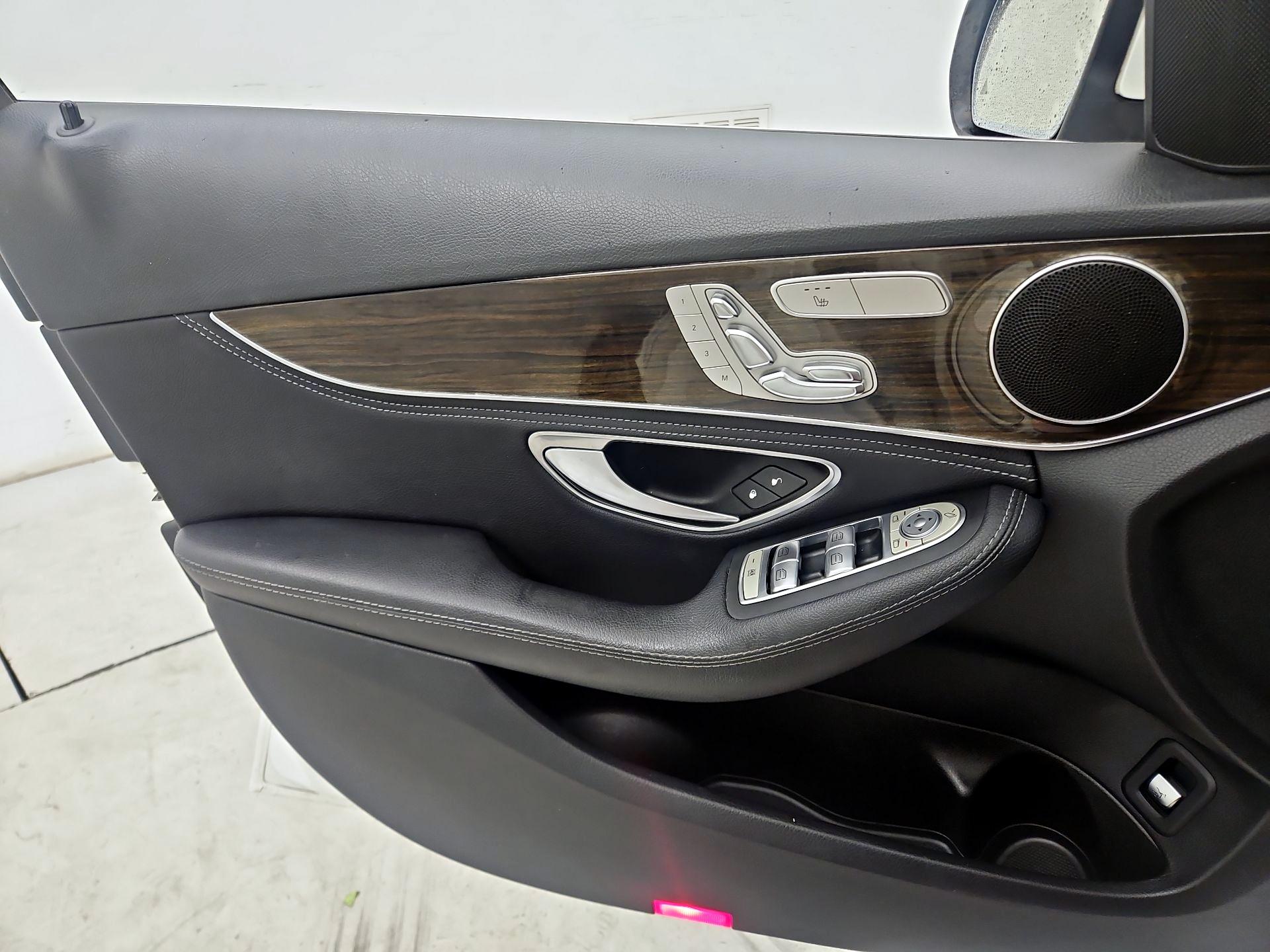 Thumbnail: 2016 Mercedes-Benz C-Class - 12