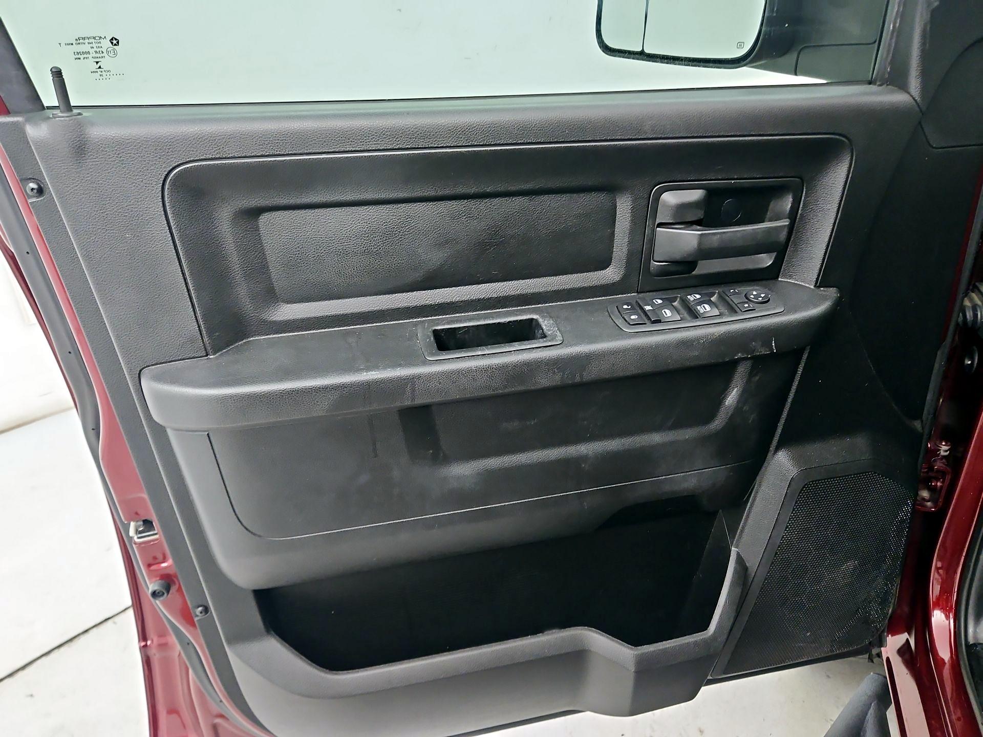 Thumbnail: 2020 RAM 1500 Classic - 12