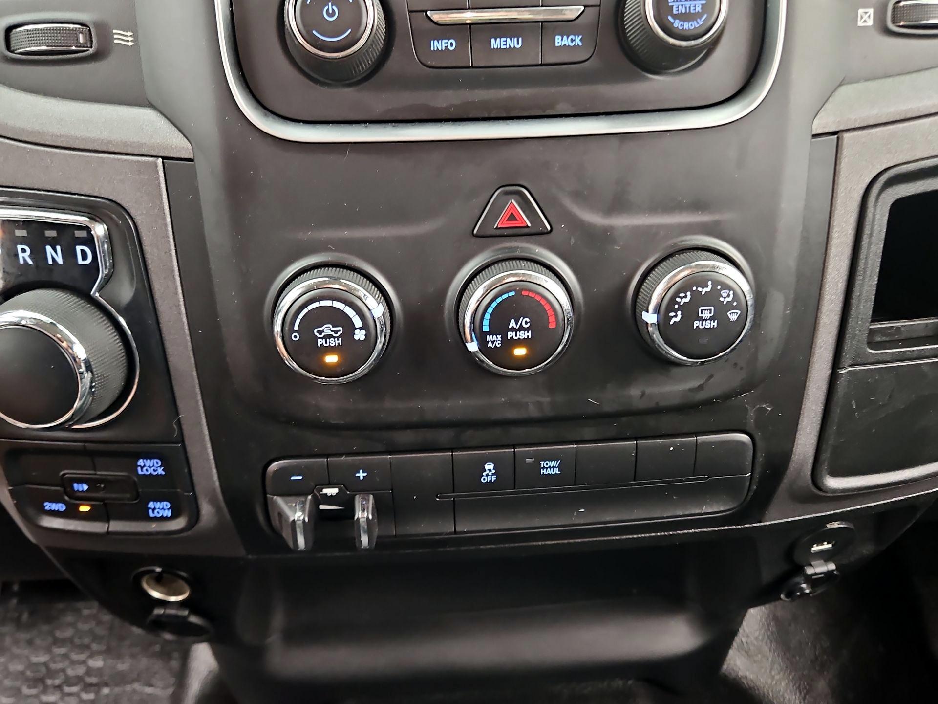 Thumbnail: 2020 RAM 1500 Classic - 16