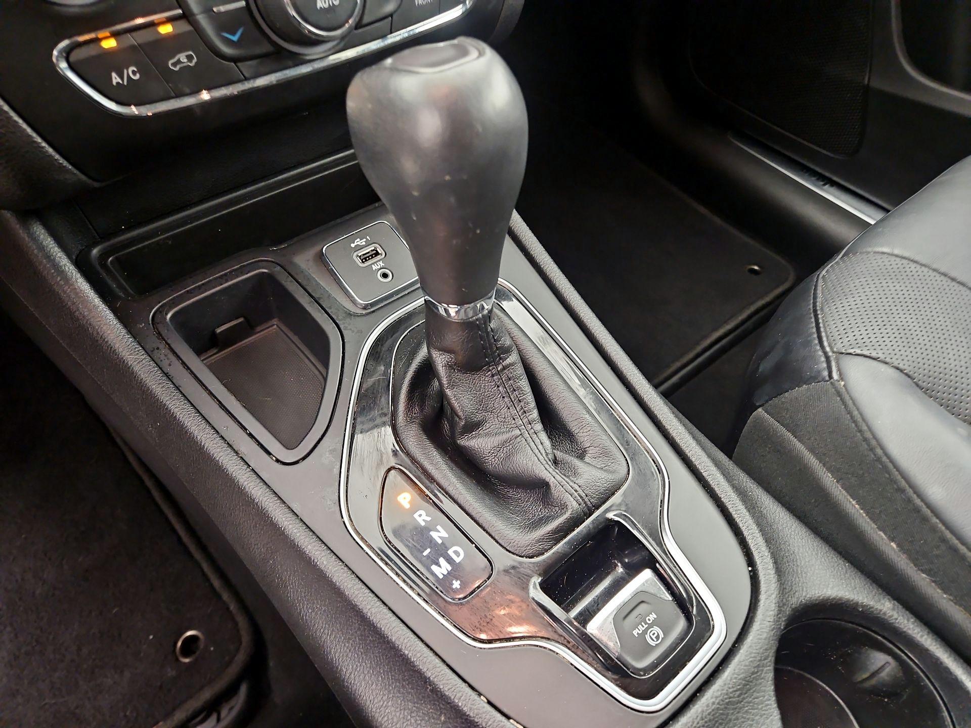 Thumbnail: 2019 Jeep Cherokee - 17