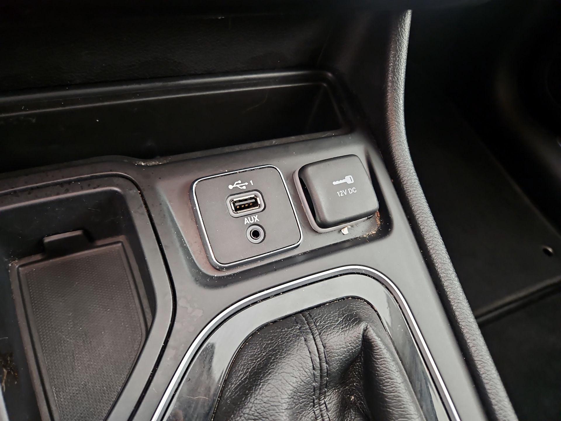 Thumbnail: 2019 Jeep Cherokee - 18