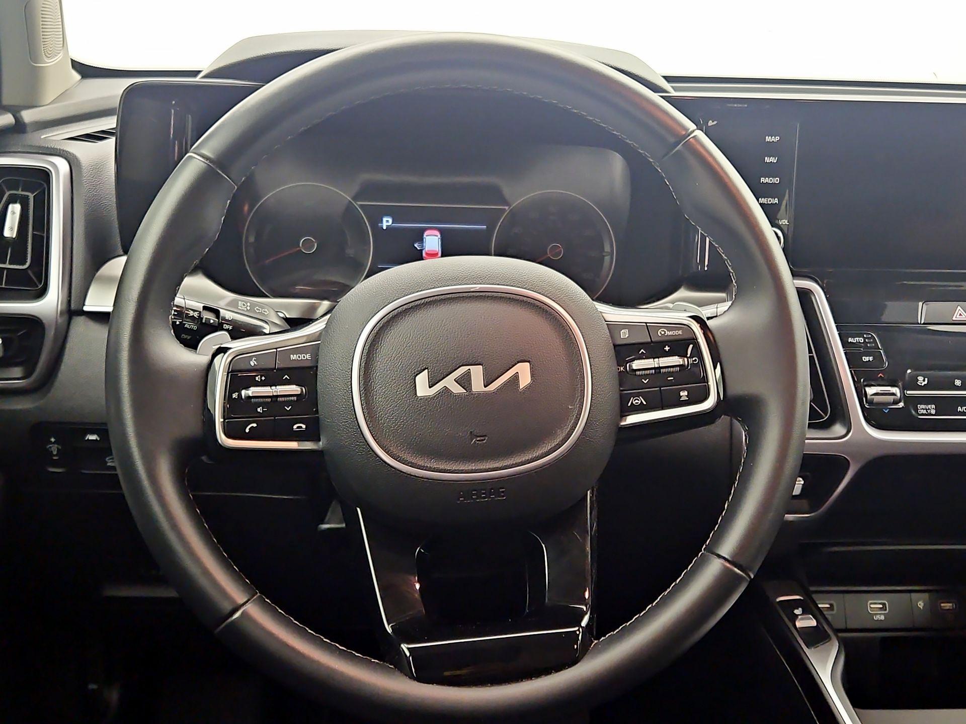 Thumbnail: 2023 Kia Sorento - 10