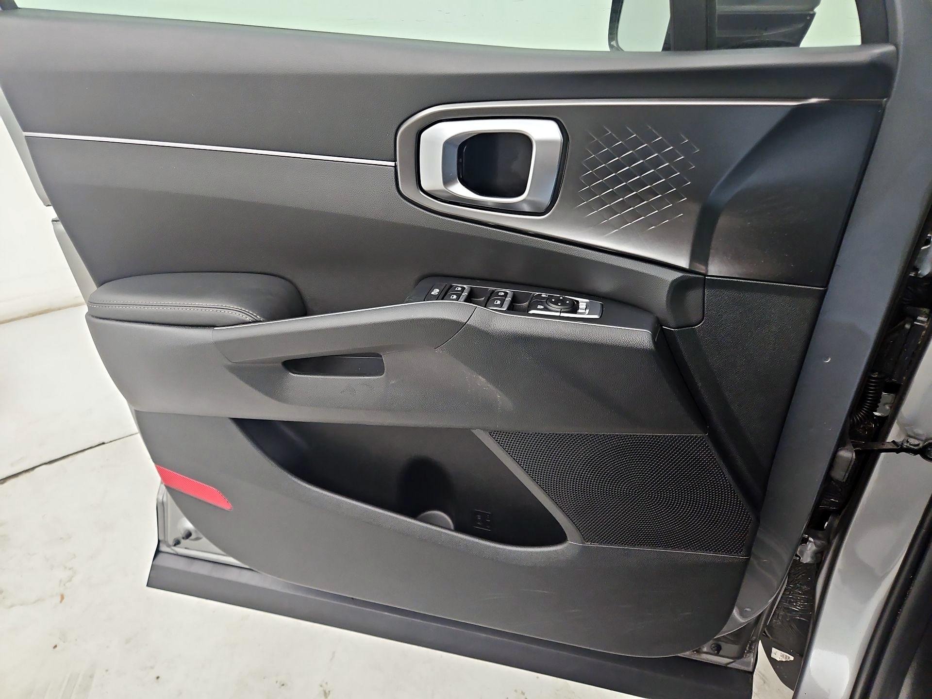 Thumbnail: 2023 Kia Sorento - 12