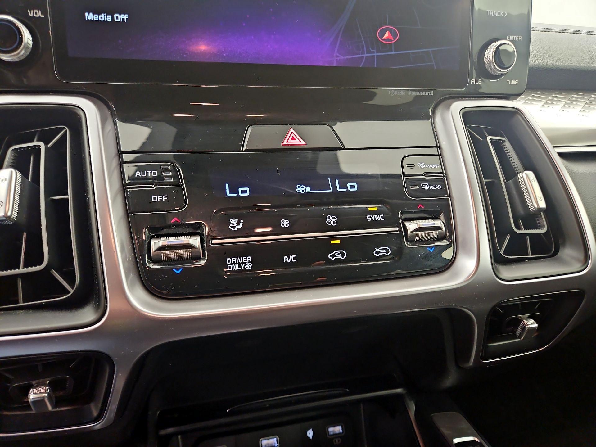 Thumbnail: 2023 Kia Sorento - 17