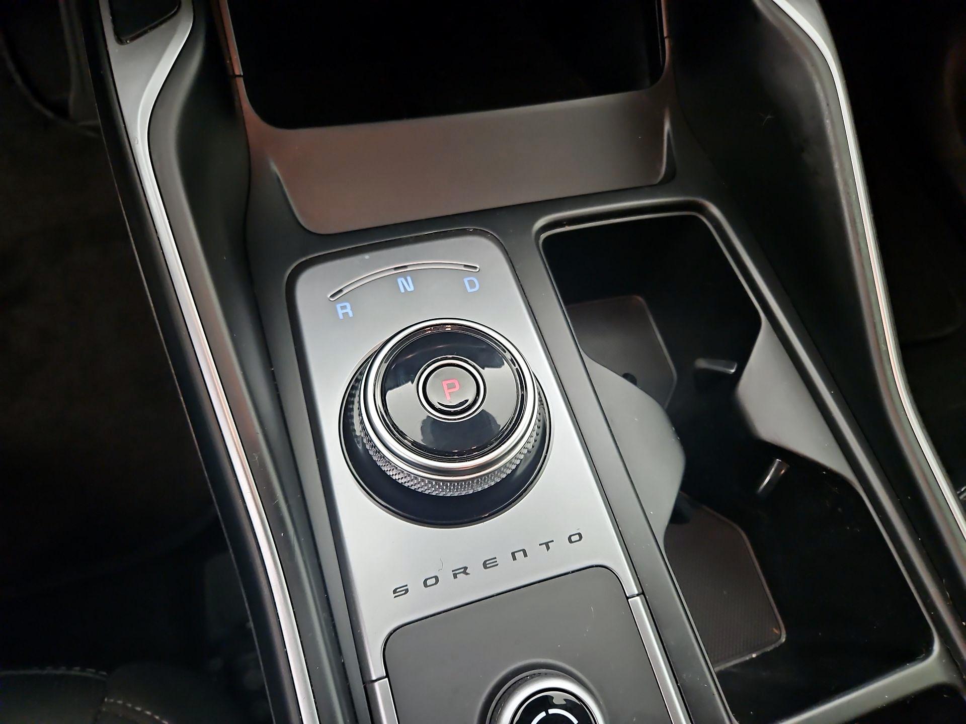 Thumbnail: 2023 Kia Sorento - 18