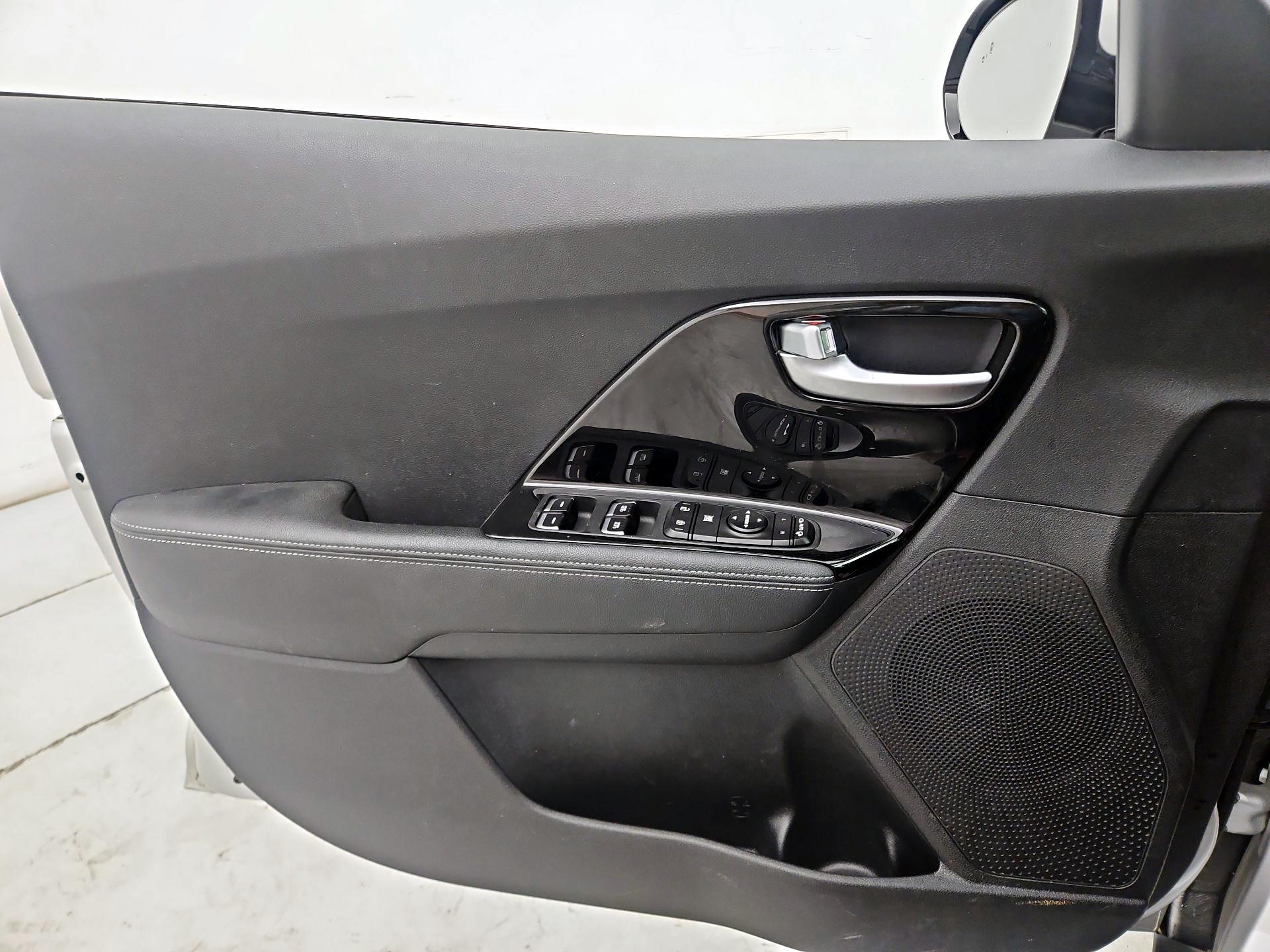 Thumbnail: 2019 Kia Niro - 12