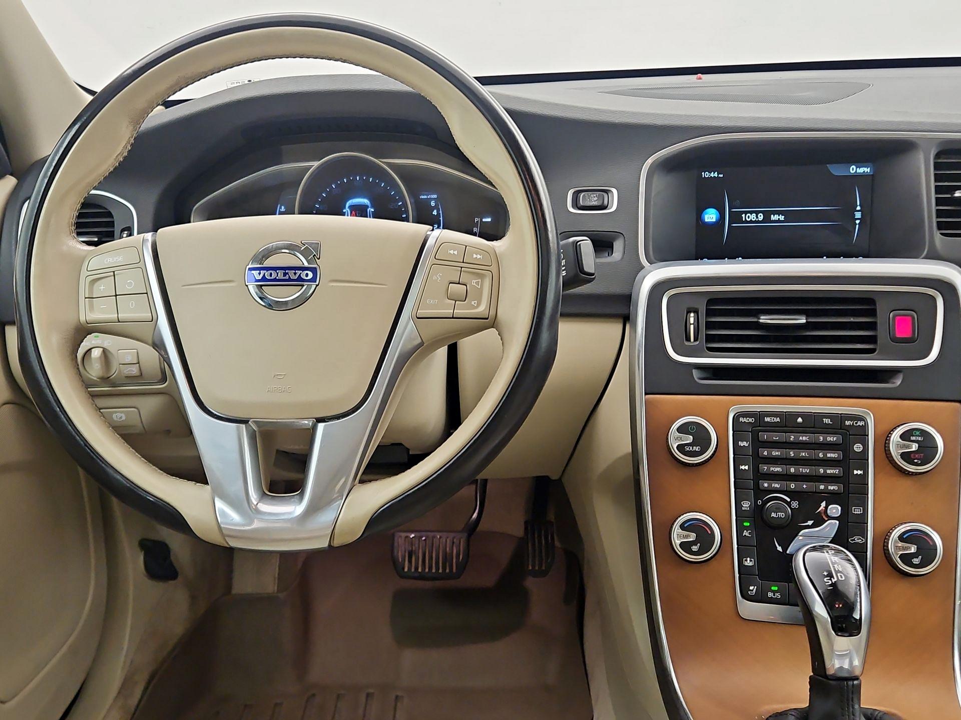 Thumbnail: 2016 Volvo S60 - 10
