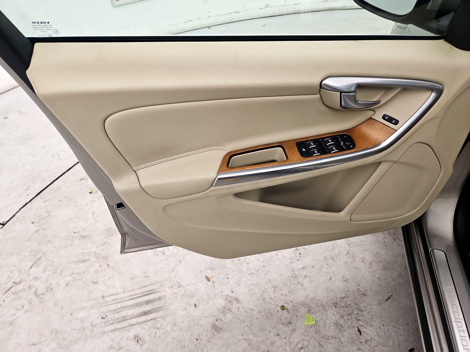 Thumbnail: 2016 Volvo S60 - 12
