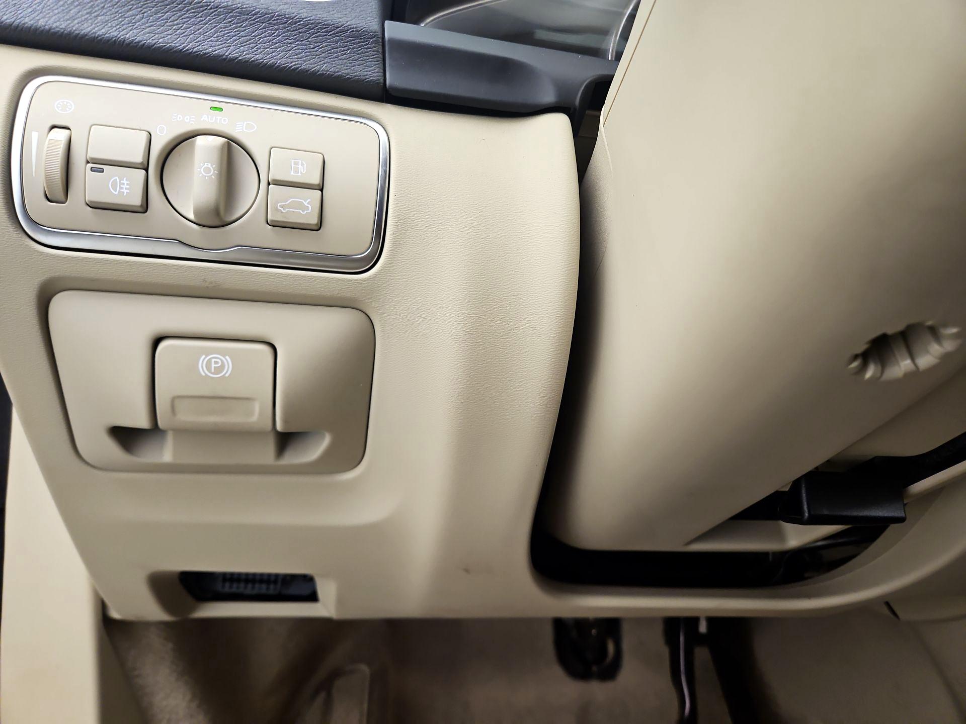 Thumbnail: 2016 Volvo S60 - 13