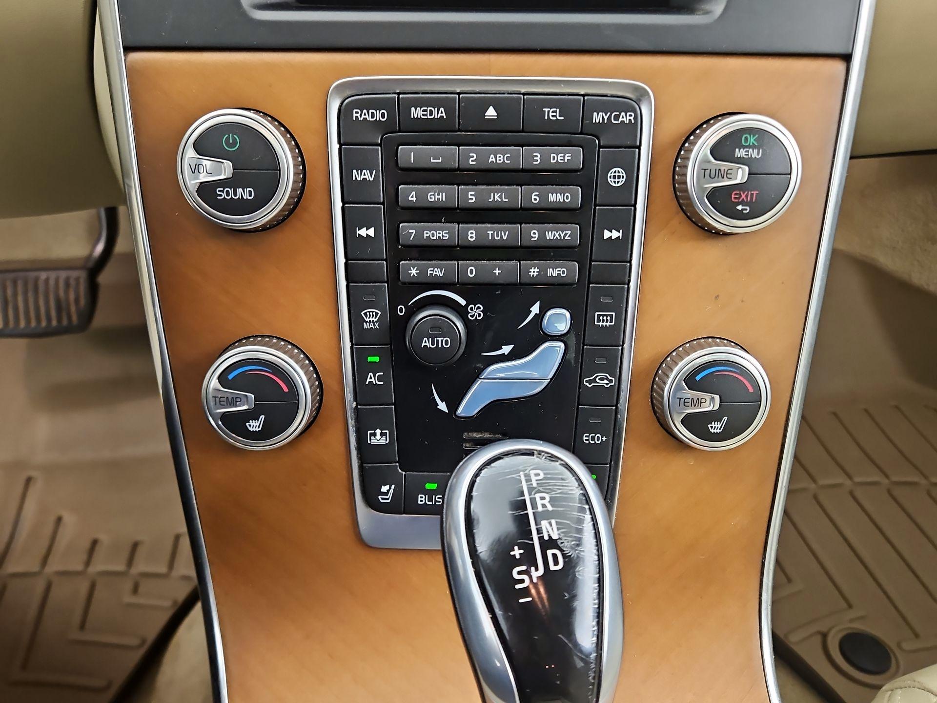 Thumbnail: 2016 Volvo S60 - 16