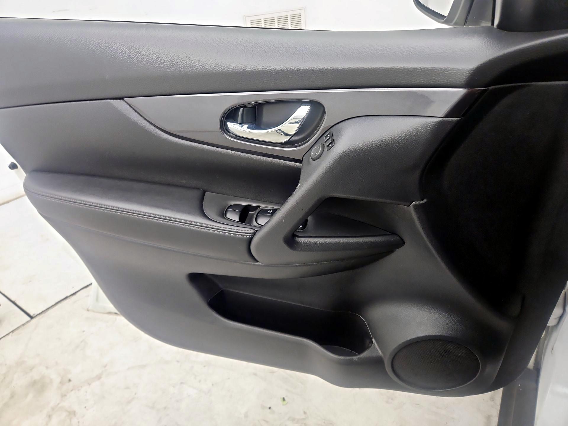 Thumbnail: 2020 Nissan Rogue - 12