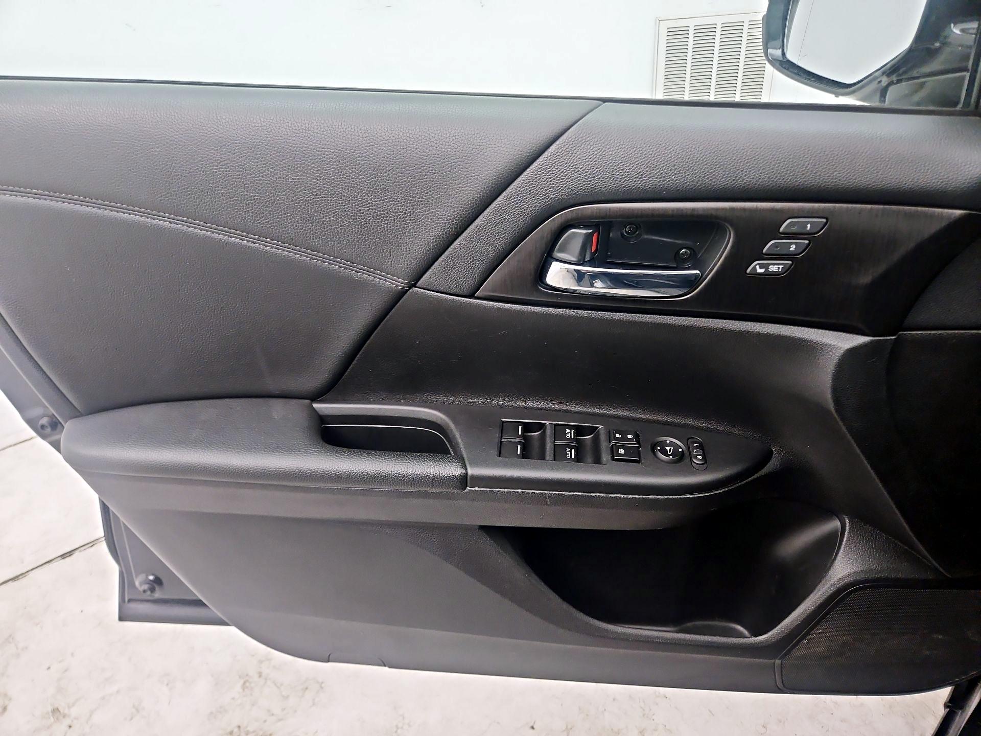 Thumbnail: 2015 Honda Accord - 12
